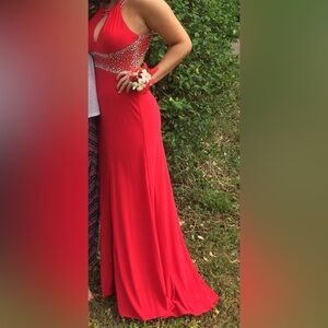 Morgan & Co. Elegant Red Prom Dress